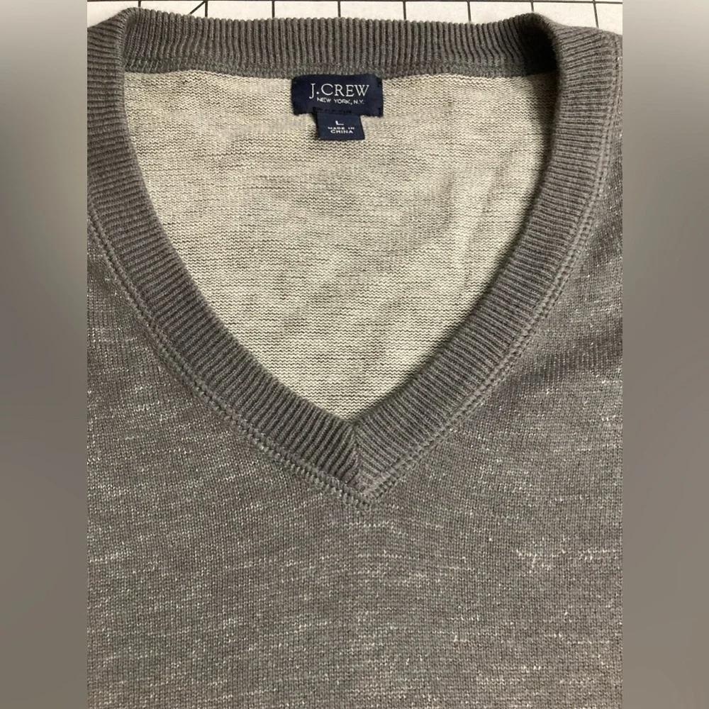 J. Crew‎ Men’s Large Gray V-Neck Sweater